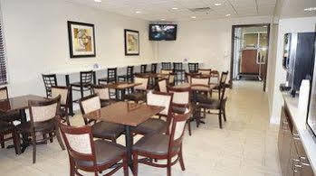 Western Airport & Cleveland Hotel 3*