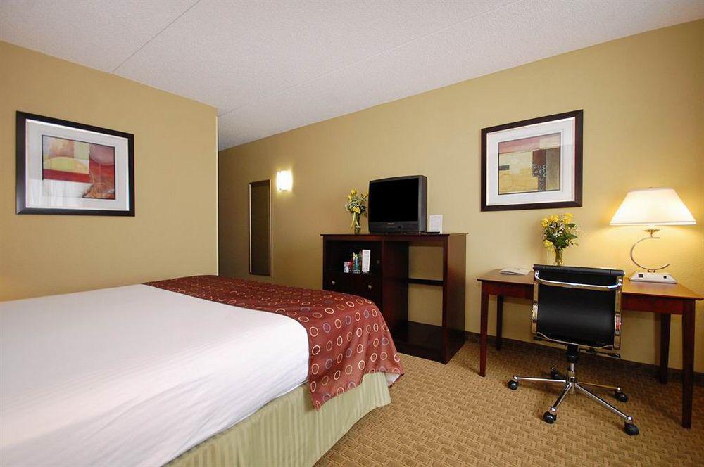 Hotel Western Airport & Cleveland